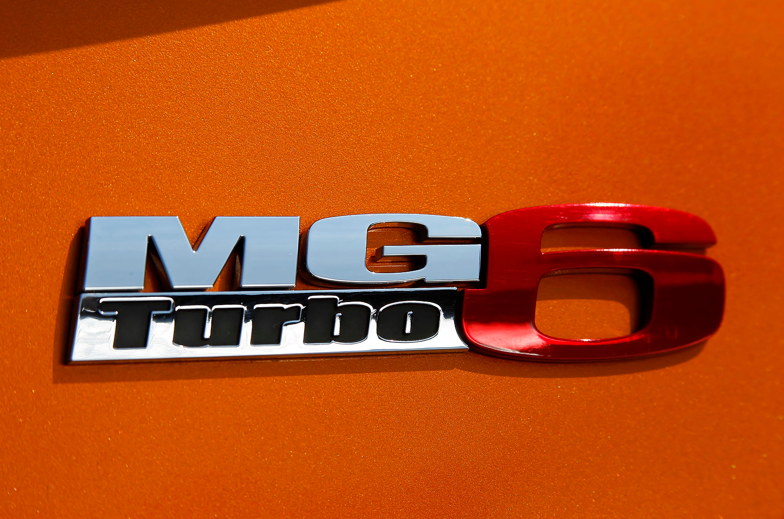 بررسی خودروی MG 6