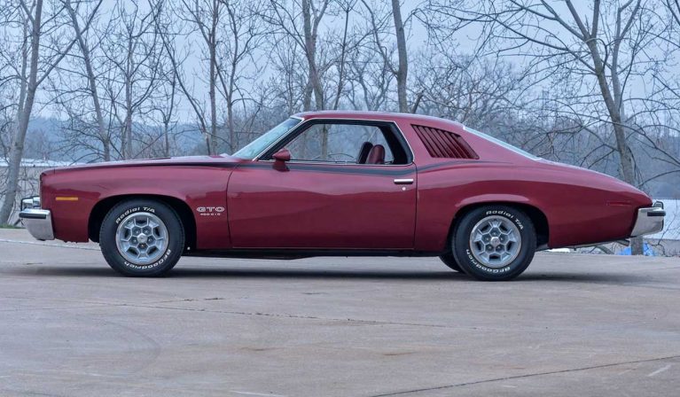 نما بغل پونتیاک GTO مدل 1973 نما بغل پونتیاک GTO مدل 1973